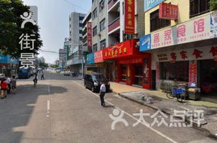 2. 江滨路上的美食街