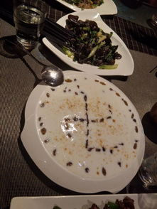 1. 酥油茶：温暖你的味蕾（或着灼伤舌头）
