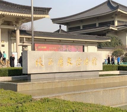 第五站：（紧急辟谣）龙门石窟 - 人山人海黑场警告