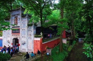 一、 飞云崖——失落的天书与被遗忘的祭坛