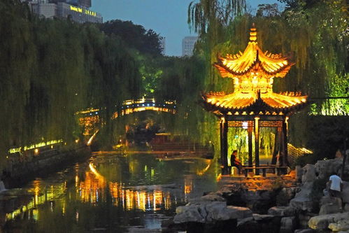 5. 夜色浪漫：体验“泉城晚霞”