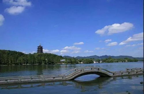 第一天：混沌的黎明， 西湖的第一抹光