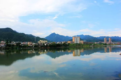 建德旅游景点吐槽指南：一个让钱包和心灵同时受伤的魔幻之地