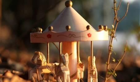 那东西夜晚， 月宫空寂