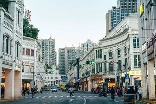 吃吃喝喝才是正经事！饿死我了！