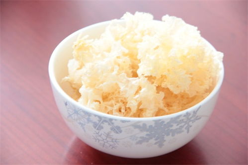 梨子+银耳=颜值爆表组合！皮肤好到发光！