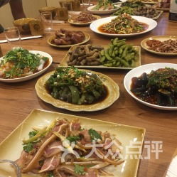 二、 餐厅特色与菜品推荐