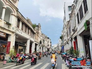 一、 历史持续发展与现实交错的迷宫