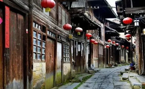 1. 古街漫步：感受老街风情