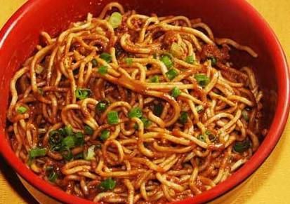 武汉：热干面里吃出蟑螂？2026年这些地方千万别碰！