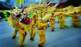 舞龙：塑料布缝出来的空中奇迹