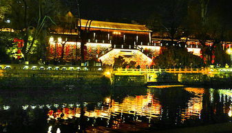 2. 环城公园夜游：感受城区脉搏