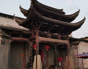 一、 沙图沟：古老与现代化交错的尘土之城