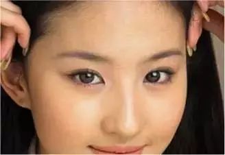 属龙女：豪爽炎热情， 富有市场价格较高命的象征
