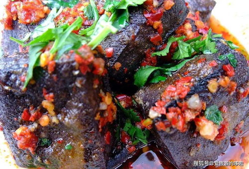 三、美食狂欢：臭豆腐、酱鸭、烧烤，全都来点儿！