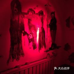 纸片惊魂：沙中揭示阴森古宅密室之谜