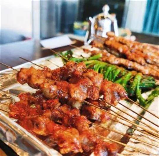 美食盛宴，满足你的味蕾，也撑爆你的胃