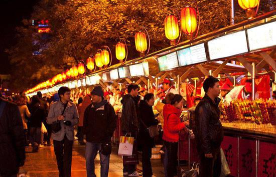 初遇拉巴斯夜市：一场感官轰炸