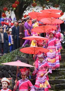 侗族女孩出嫁：传统婚俗，浪漫传承