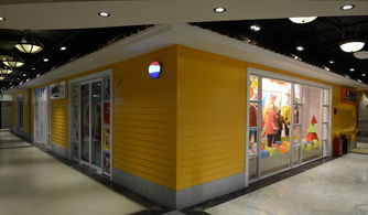 商场扶梯旁边的商铺如何装修,商铺门口有扶梯