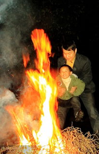 “闽南春节跳火群，驱邪迎新四句诀”