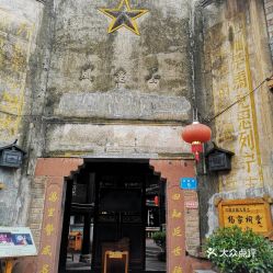 踏进古镇：第一步踩到的是泥巴还是历史？