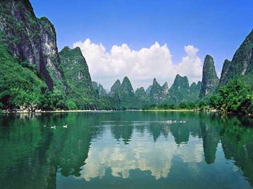 三、现场乱象：游客、渔夫、摄影师与早起的鸟儿们的“大戏”