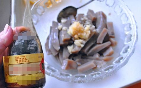 一斤橡子粉，换你一条命。