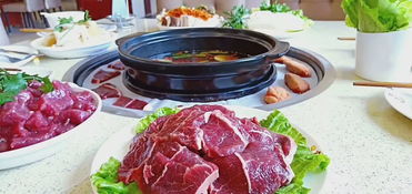 1. 贵州牛肉火锅：香辣四溢，回味无穷