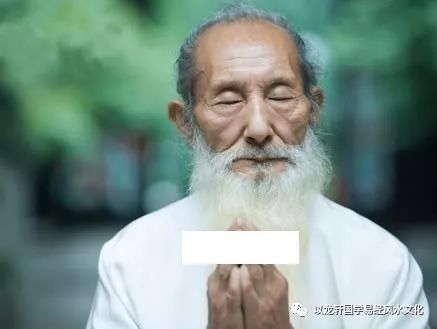 2. 眼睛：神采奕奕为佳
