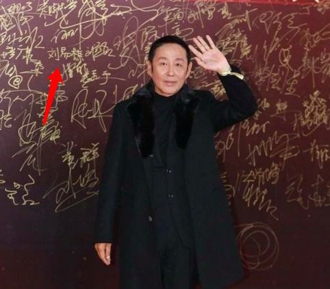 拆字？那叫拆啊！像个破烂的玩具被较小孩儿撕成碎片！