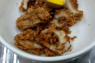 1. 炸得金黄酥脆的“香酥鸡”