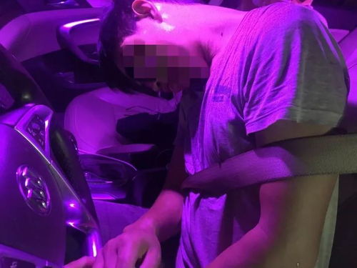 午夜钟声与那双眼睛