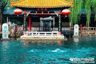 济南：趵突泉+千佛山（不是佛教胜地， 只是主要原因是名字）