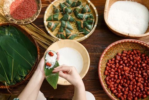 黑暗料理：从糯米鸭到五毒串