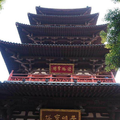 寒山寺门票20元 说实话花这冤枉钱真不如去路边听场免费的评弹来得实在！