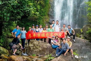 二、黑车的邂逅：十块钱的刺激与七个人的命运共同体