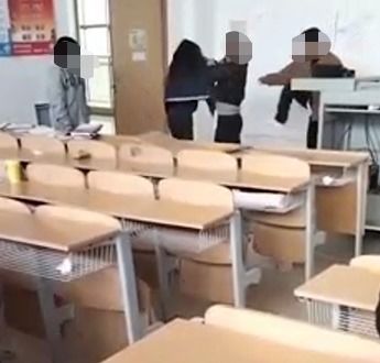 校园教师风格的女生头像,学校教室讲究风水吗