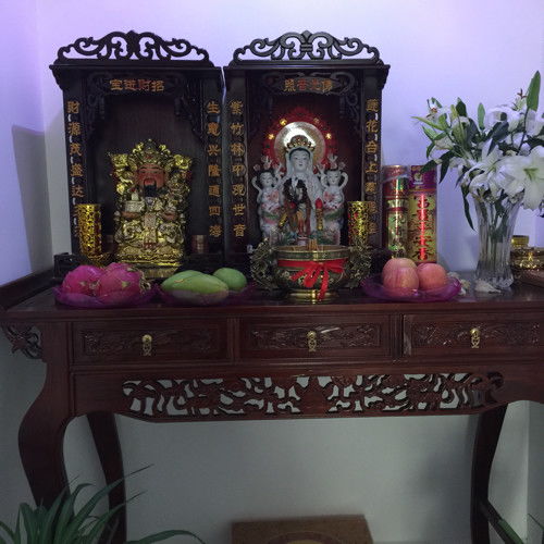 晚上梦见观音和财神像会动，可以把它们请到另一间屋吗？