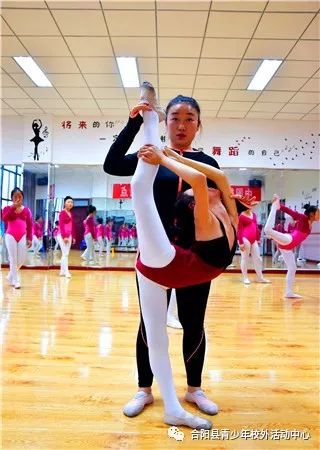 如何给一个舞群取一个既活泼又吸引人的昵称呢？