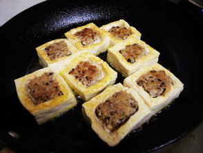 东江酿豆腐：小心烫嘴!