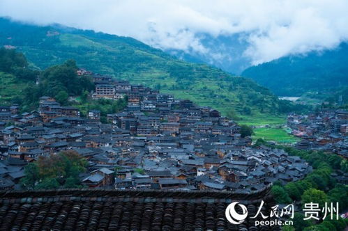 2. 西江千户苗寨：感受苗族文化的魅力