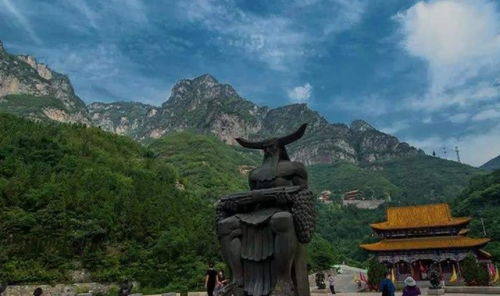 石窟佛像：震撼与烦躁的二重奏