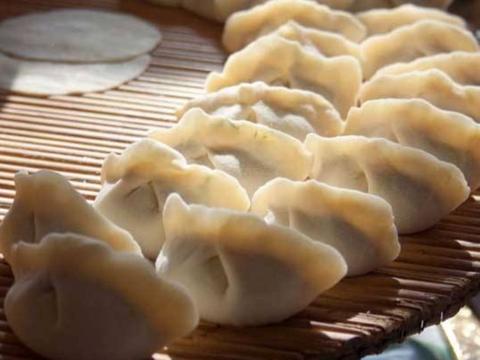 女人梦见包饺子或包了好多饺子，预示着什么吉凶？