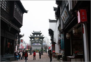 第七站：闹市广场——灯光秀与流星雨