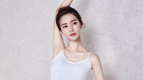 董姓八字缺金女孩，姓董缺木喜土金，起名时如何结合五行改写为适合的名字？