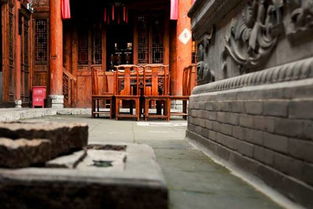一、 路边摊里的“香气”