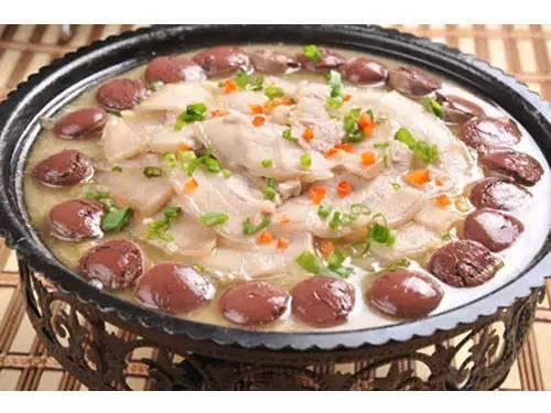 四、 美食狂欢：东北味道+异域风情+自制野味