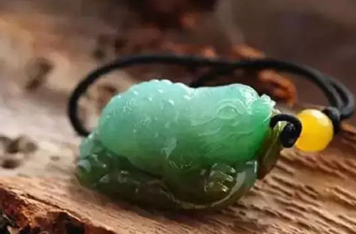 五、 金蟾摆件：招财进宝兼具辟邪功能