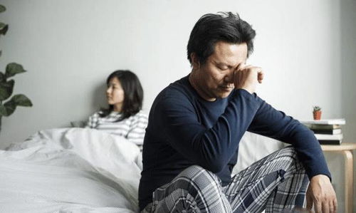 50岁未婚男性八字有何特别之处，能否结婚后生育？